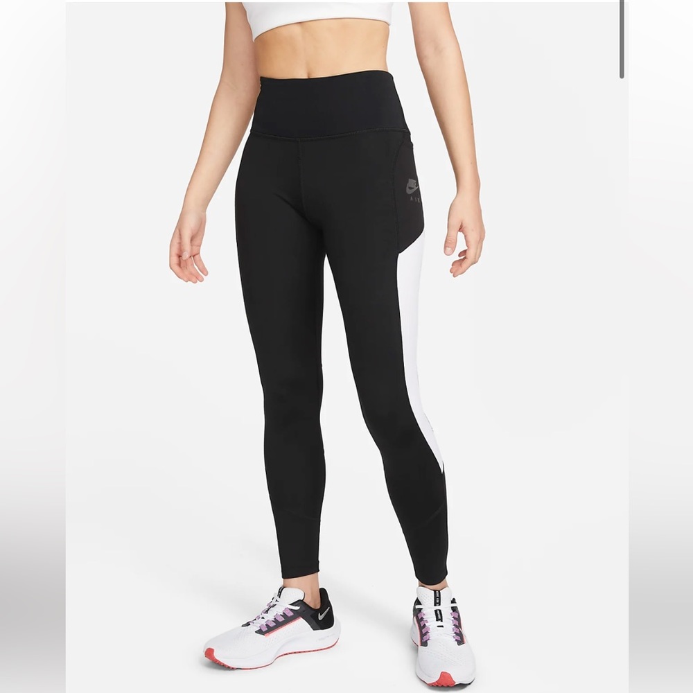Nike Air
Women's 7/8-Length High-Waisted Pocket Running Leggings NWT size small